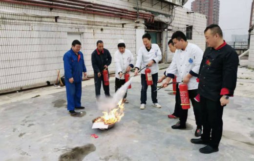 警鐘常鳴  培訓(xùn)常抓   安全意識記心中  —— ---華康賓館對第一批以工代訓(xùn)人員進(jìn)行培訓(xùn)